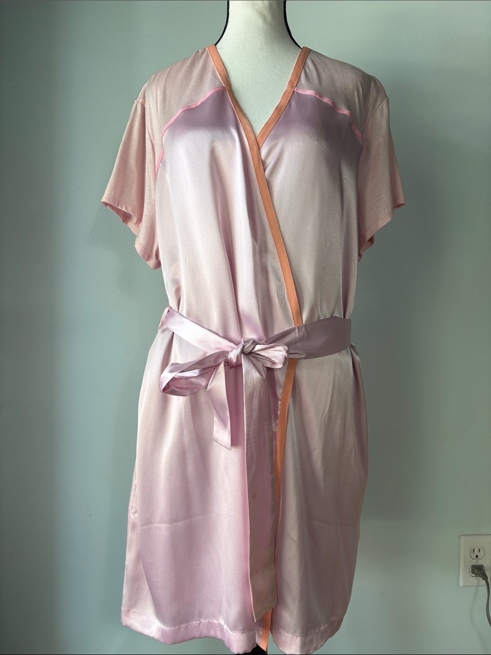 Cabernet Short Wrap Robe With Kimono Style Short Sleeves/Self-Tie Belt. Sz-L NWT